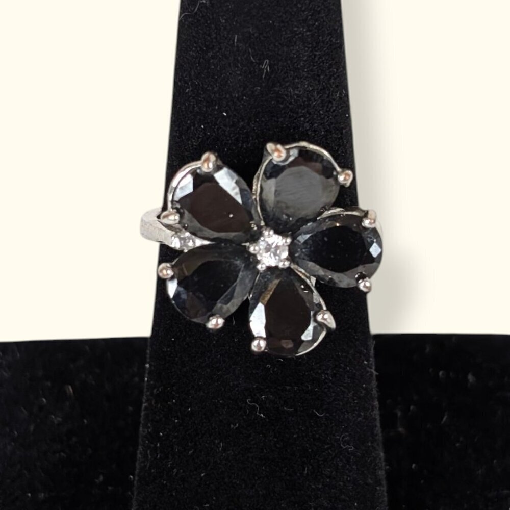 V. Black Glass Floral Ring - Picture 2 of 6